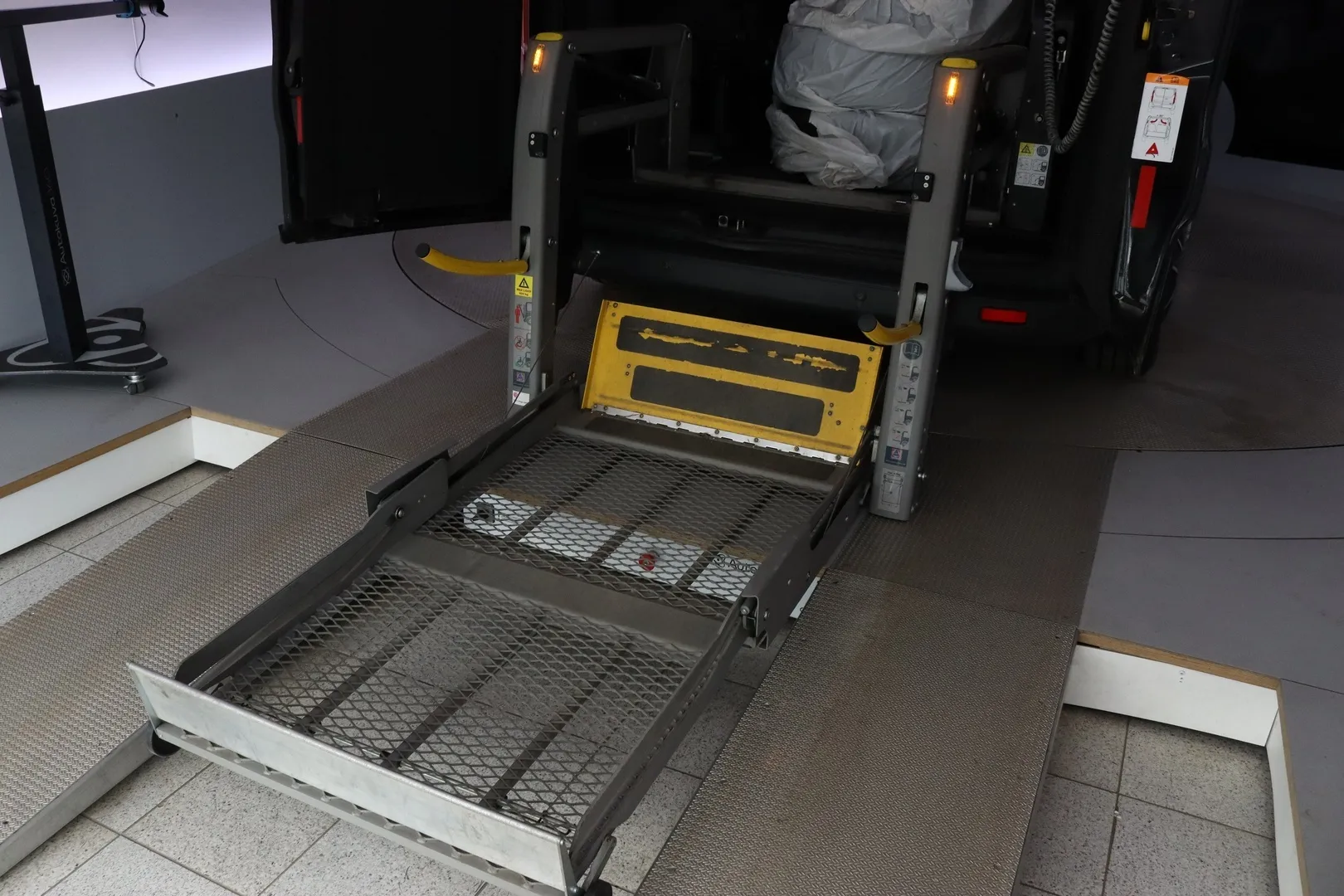 Ford TRANSIT CUSTOM GMM-409 carousel image