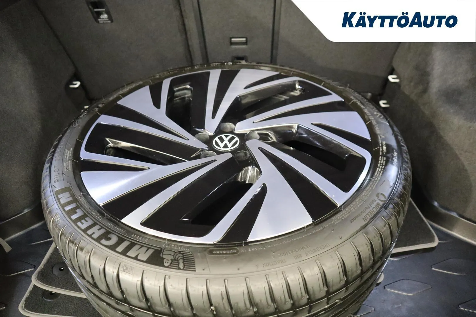 Volkswagen ID.4 LRL-574 carousel image