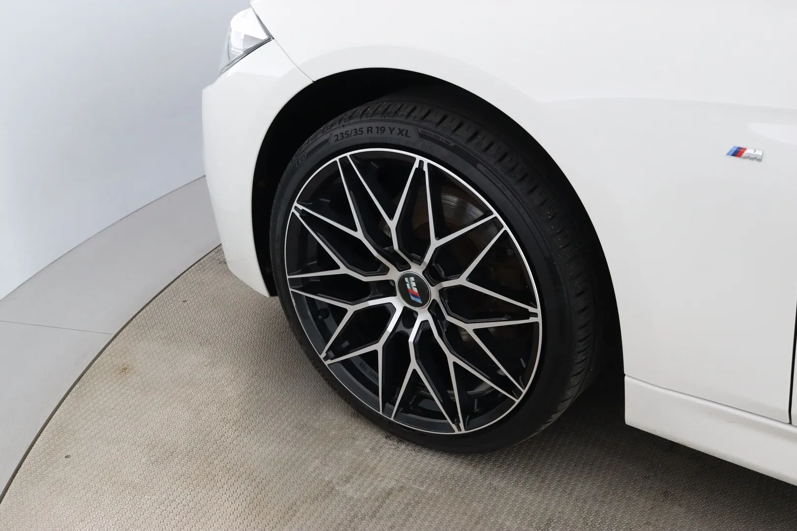 BMW 320 MOJ-182 carousel image