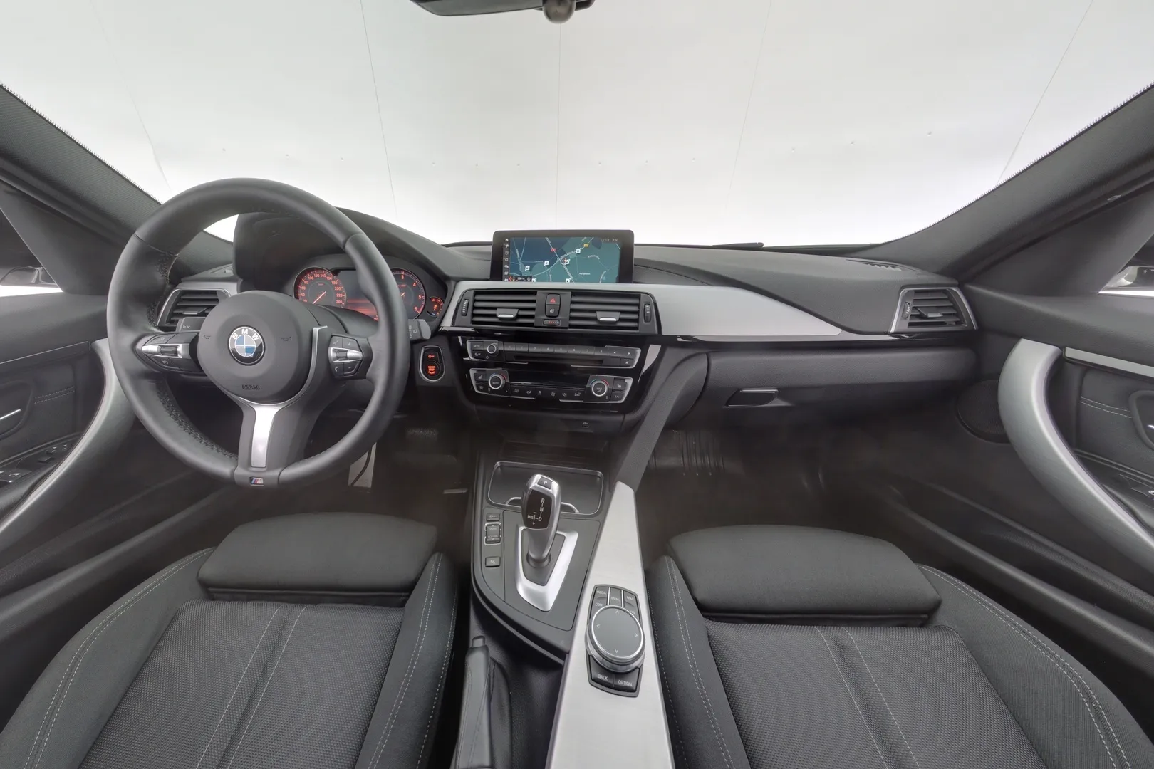 BMW 320 MOJ-182 carousel image