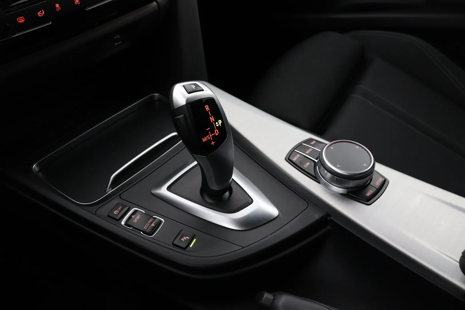 BMW 320 MOJ-182 carousel image