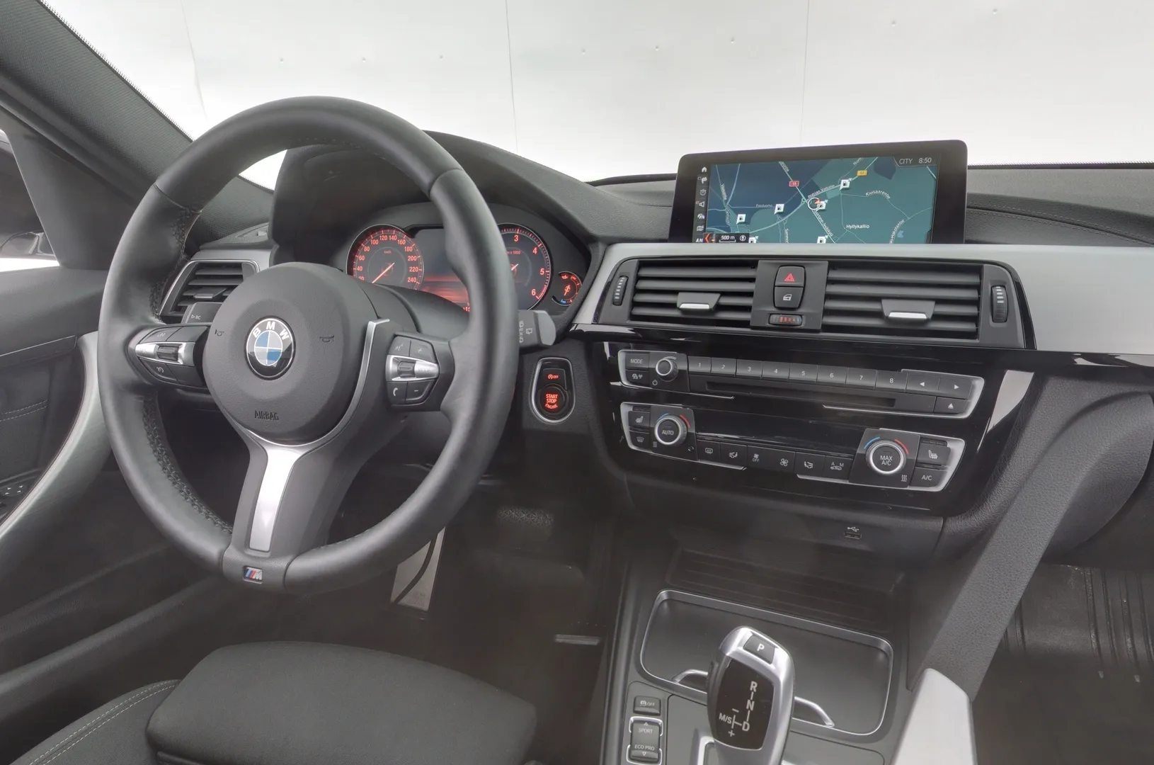 BMW 320 MOJ-182 carousel image