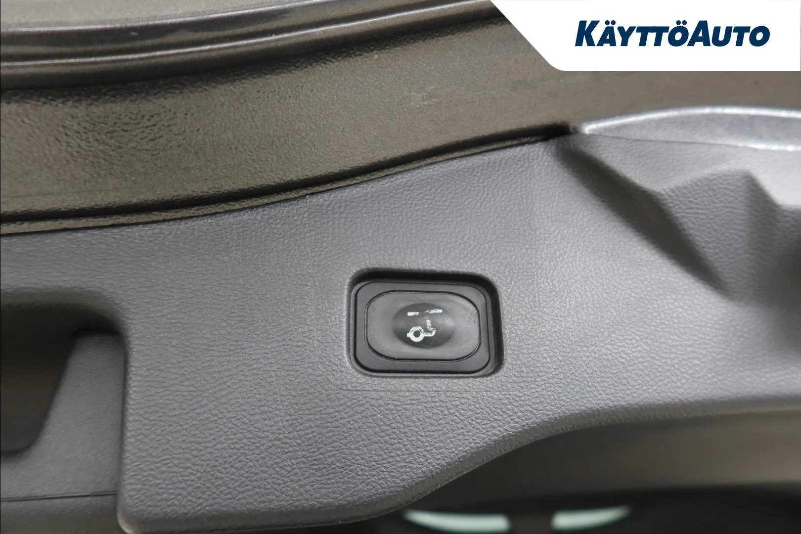 Ford Mondeo ZNK-642 carousel image