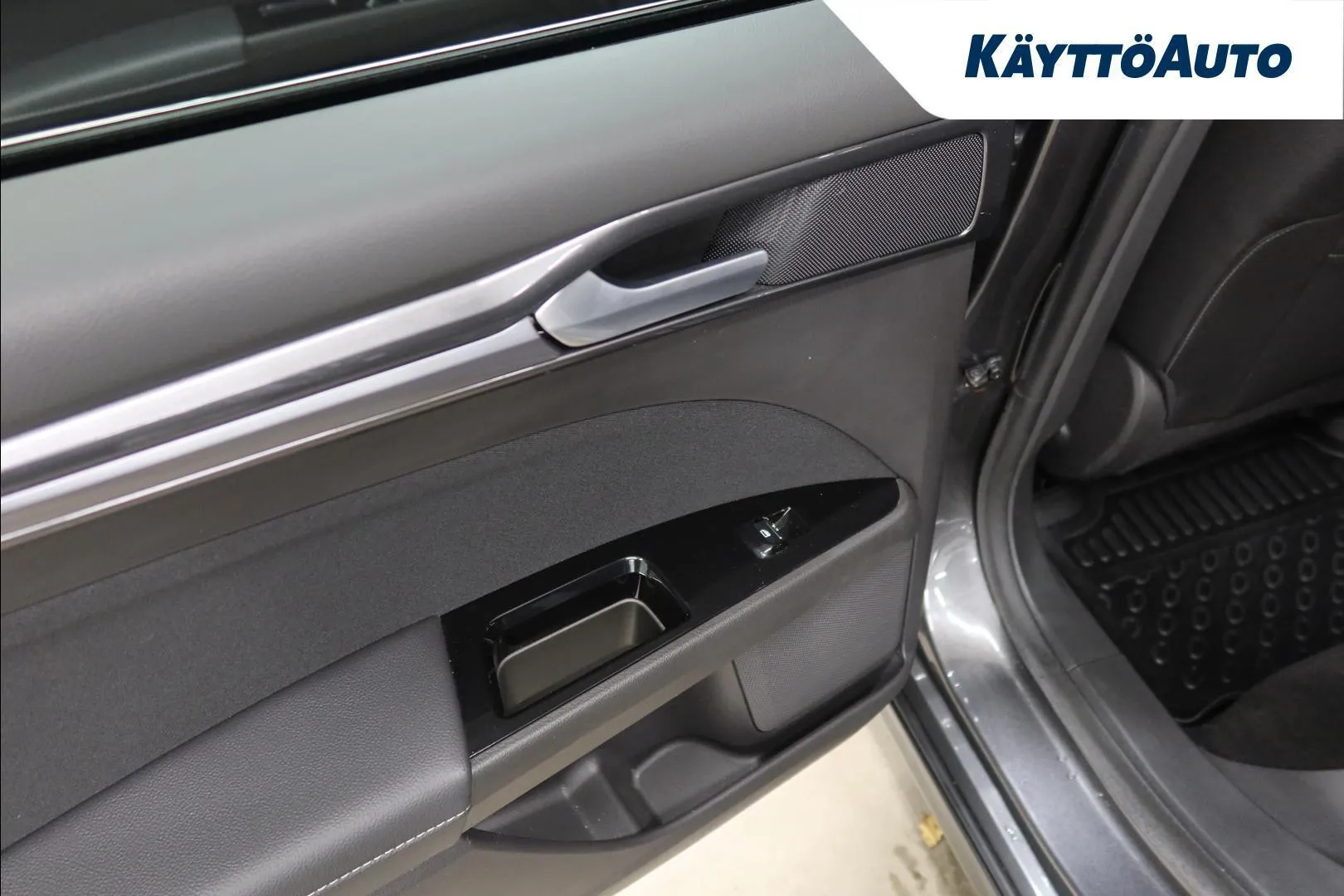 Ford Mondeo ZNK-642 carousel image