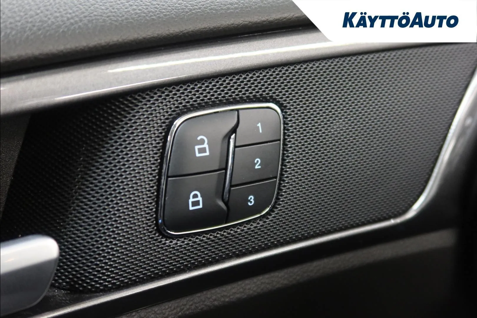 Ford Mondeo ZNK-642 carousel image