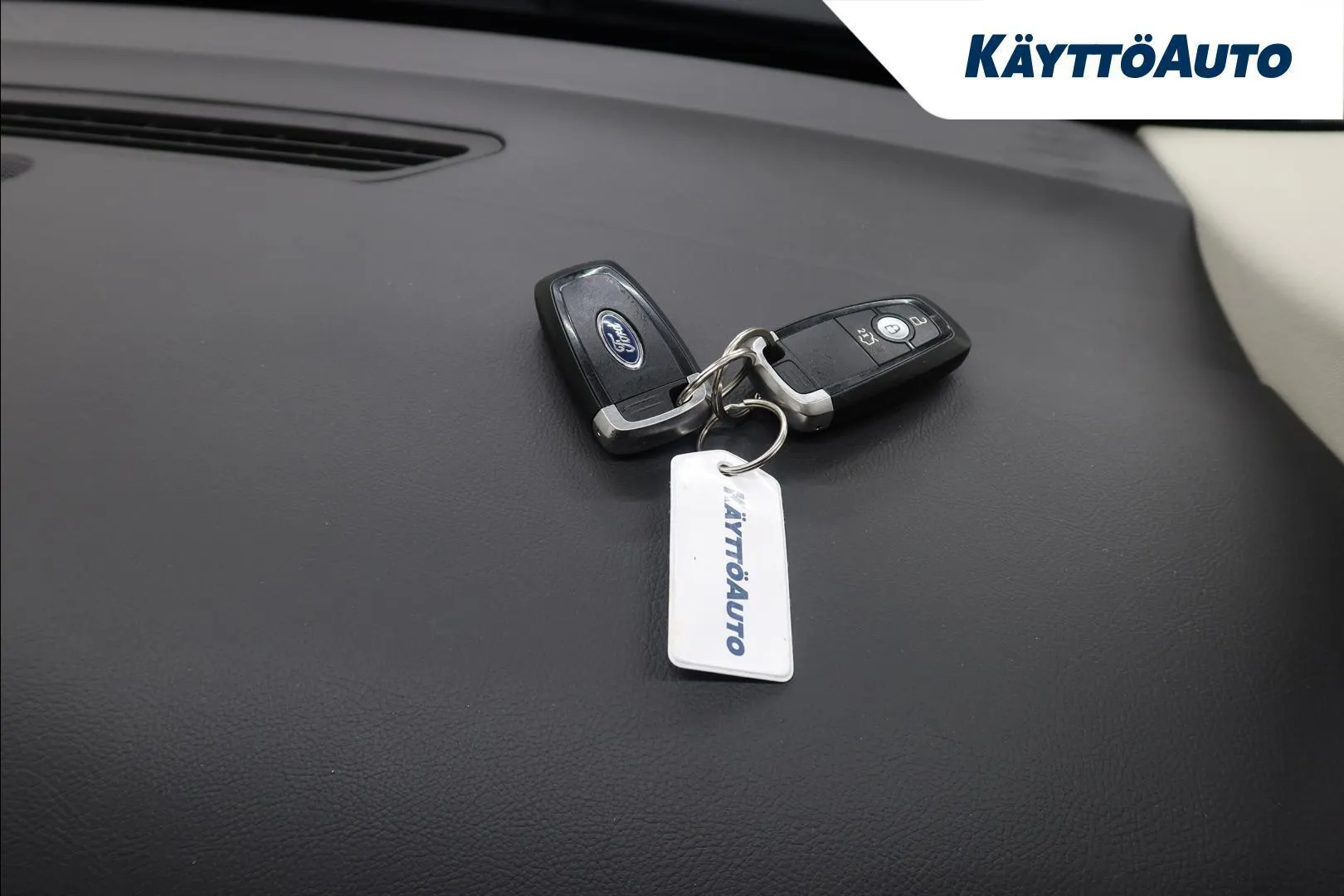 Ford Mondeo ZNK-642 carousel image