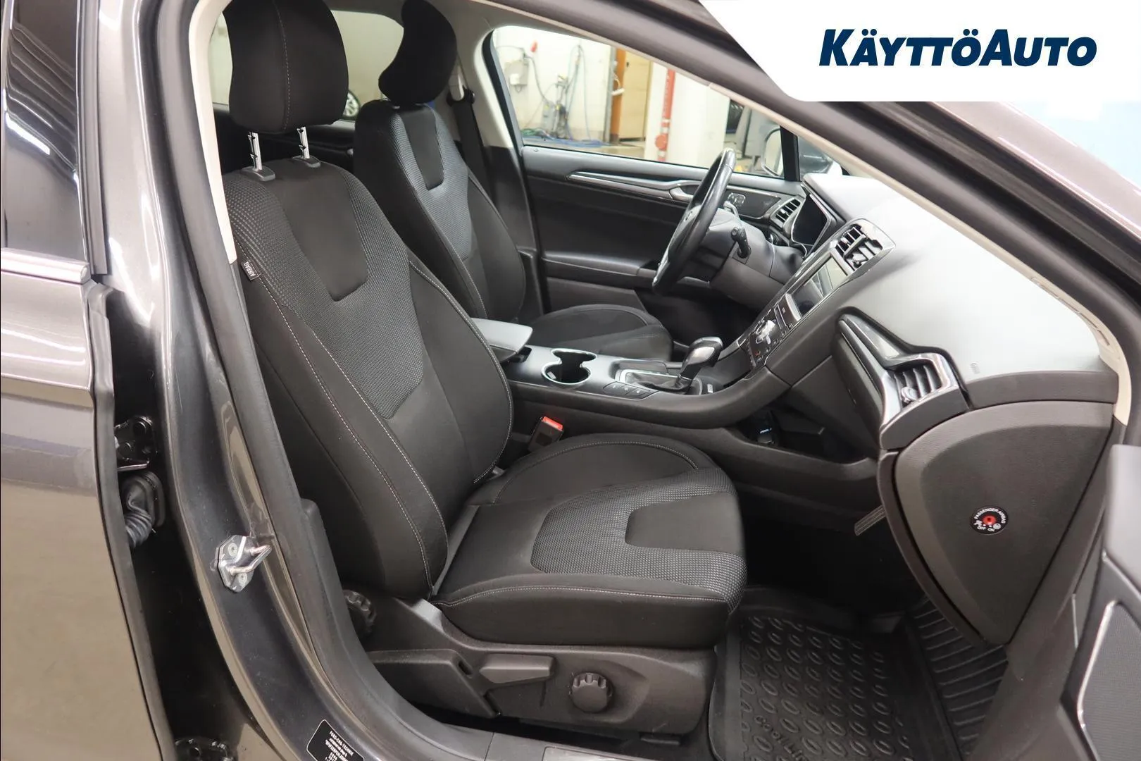 Ford Mondeo ZNK-642 carousel image