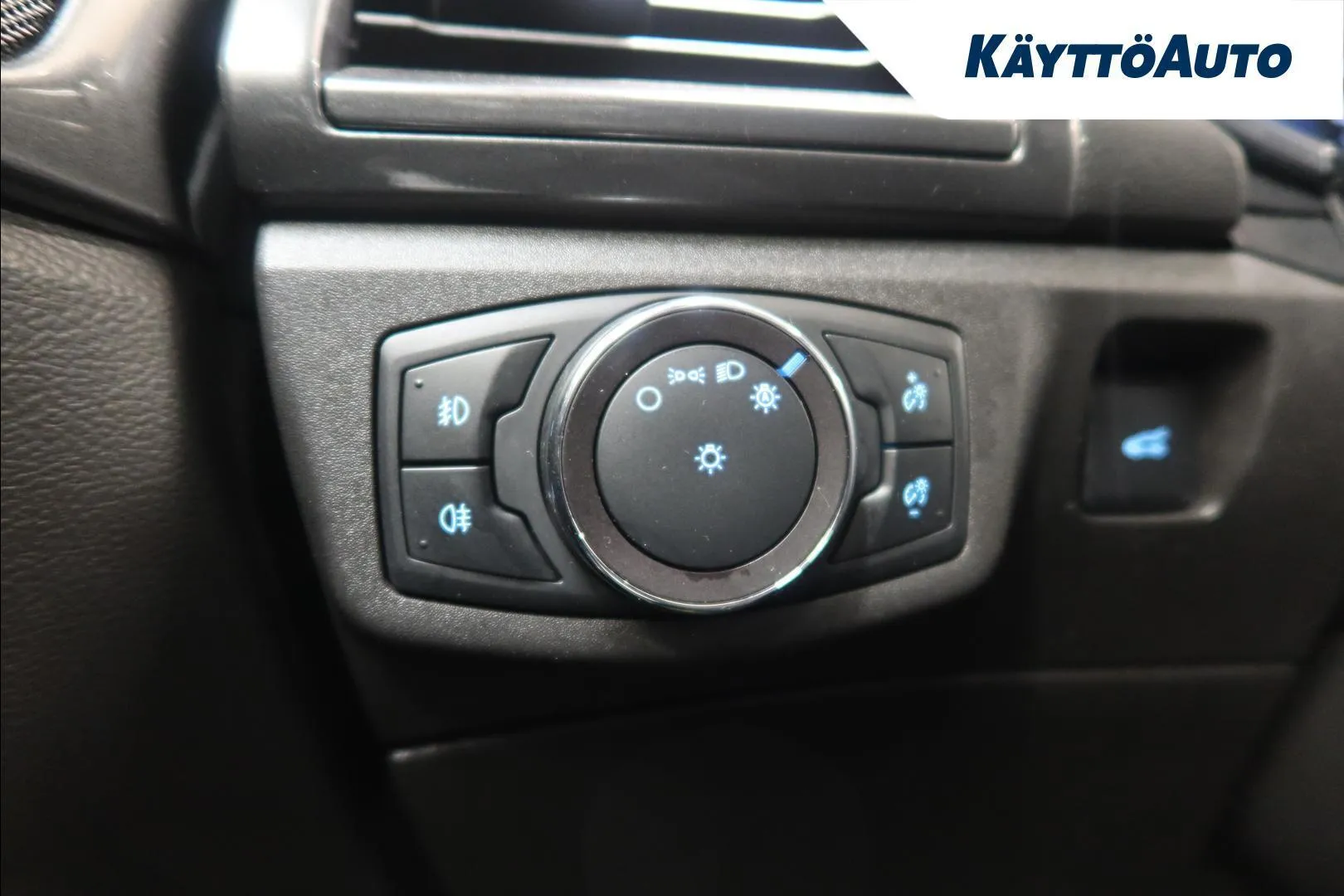 Ford Mondeo ZNK-642 carousel image