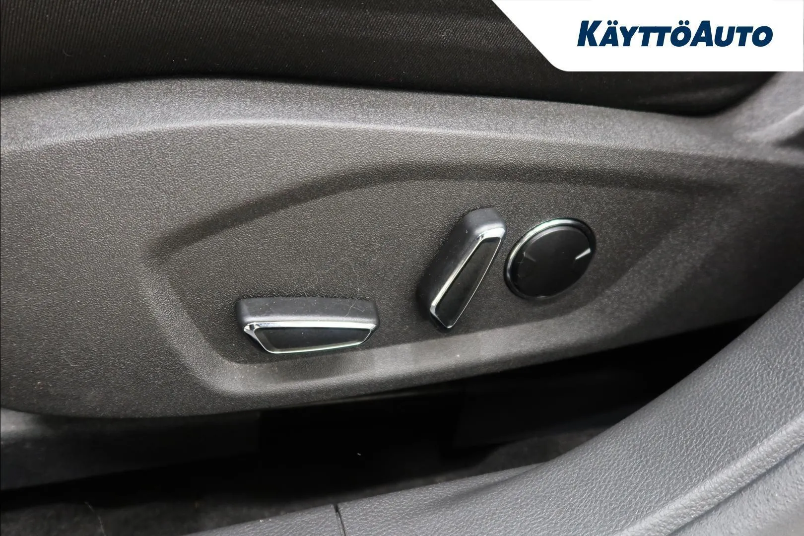 Ford Mondeo ZNK-642 carousel image