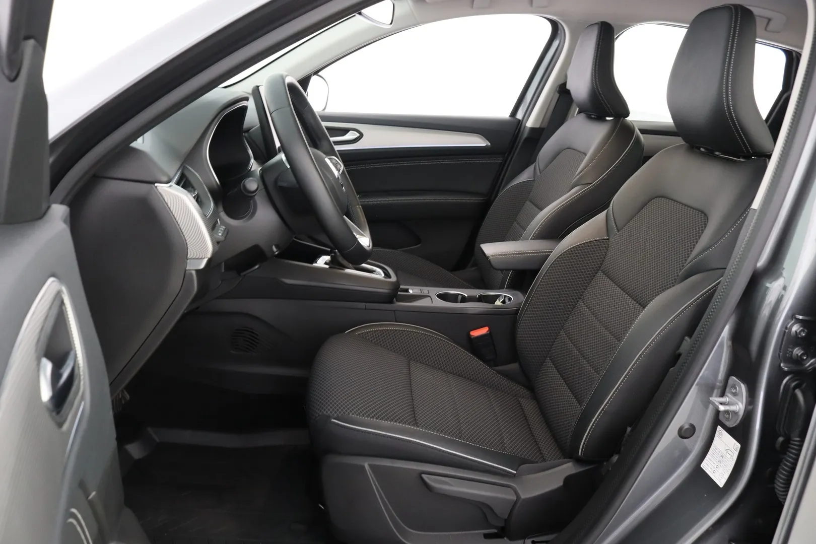 Renault Arkana EUE-836 carousel image