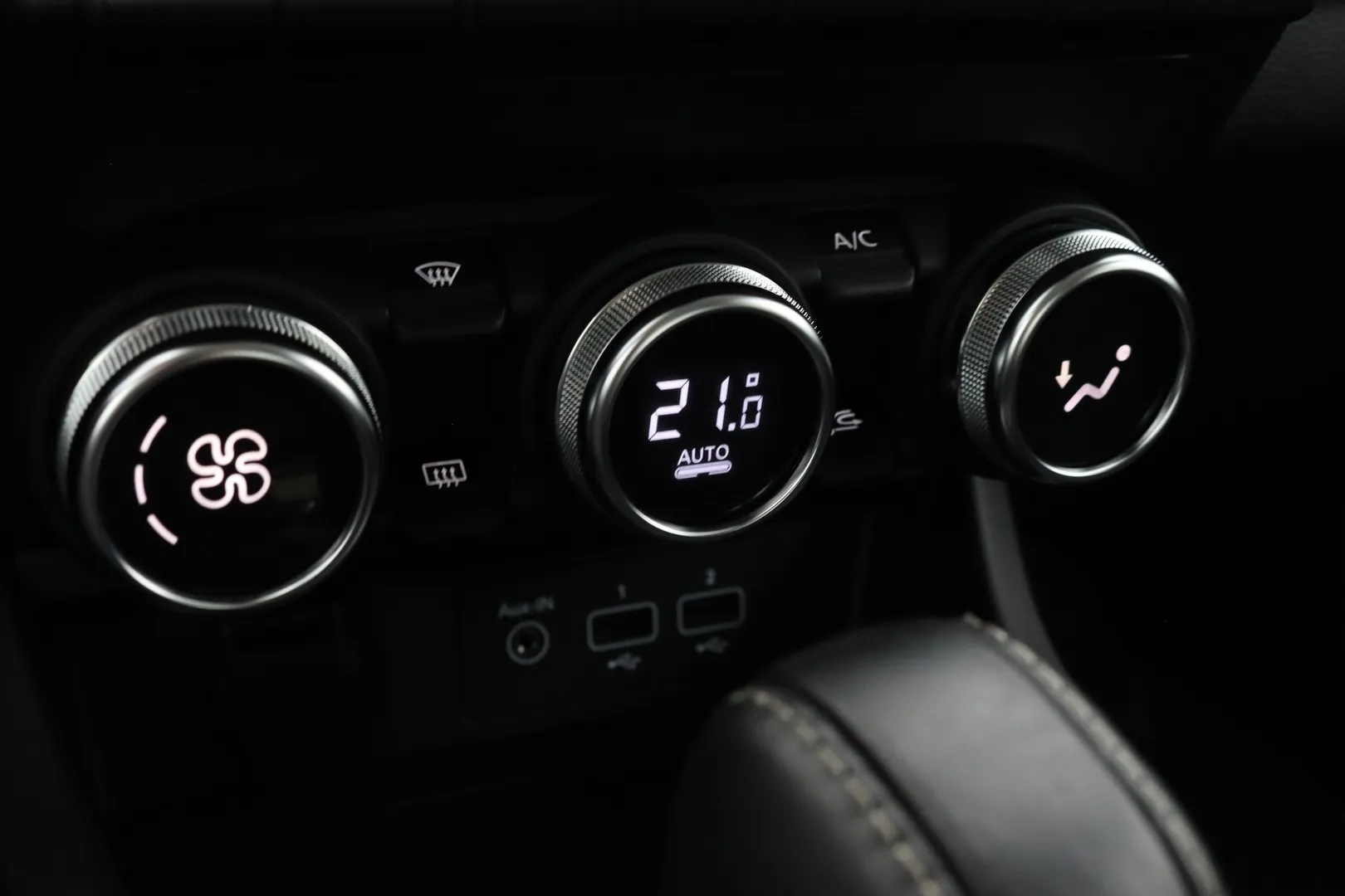 Renault Arkana EUE-836 carousel image