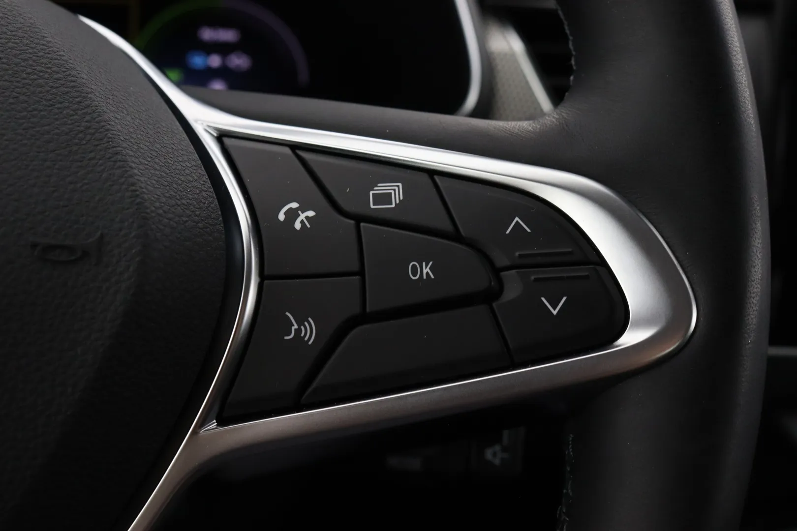 Renault Arkana EUE-836 carousel image