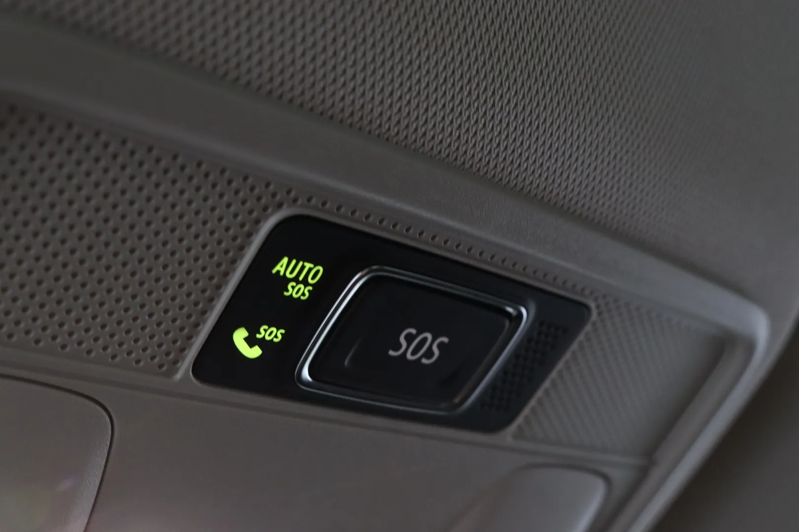 Renault Arkana EUE-836 carousel image