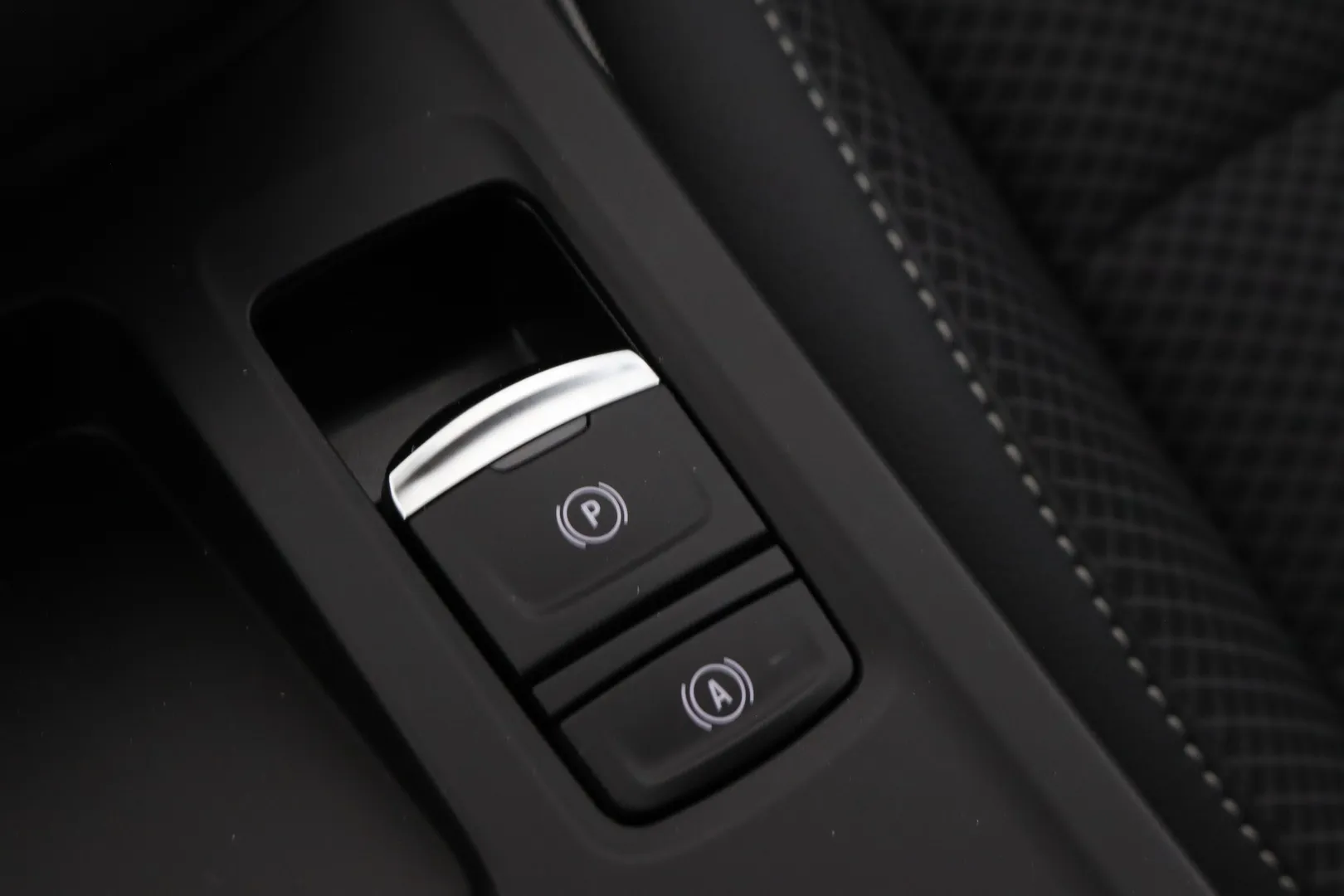 Renault Arkana EUE-836 carousel image