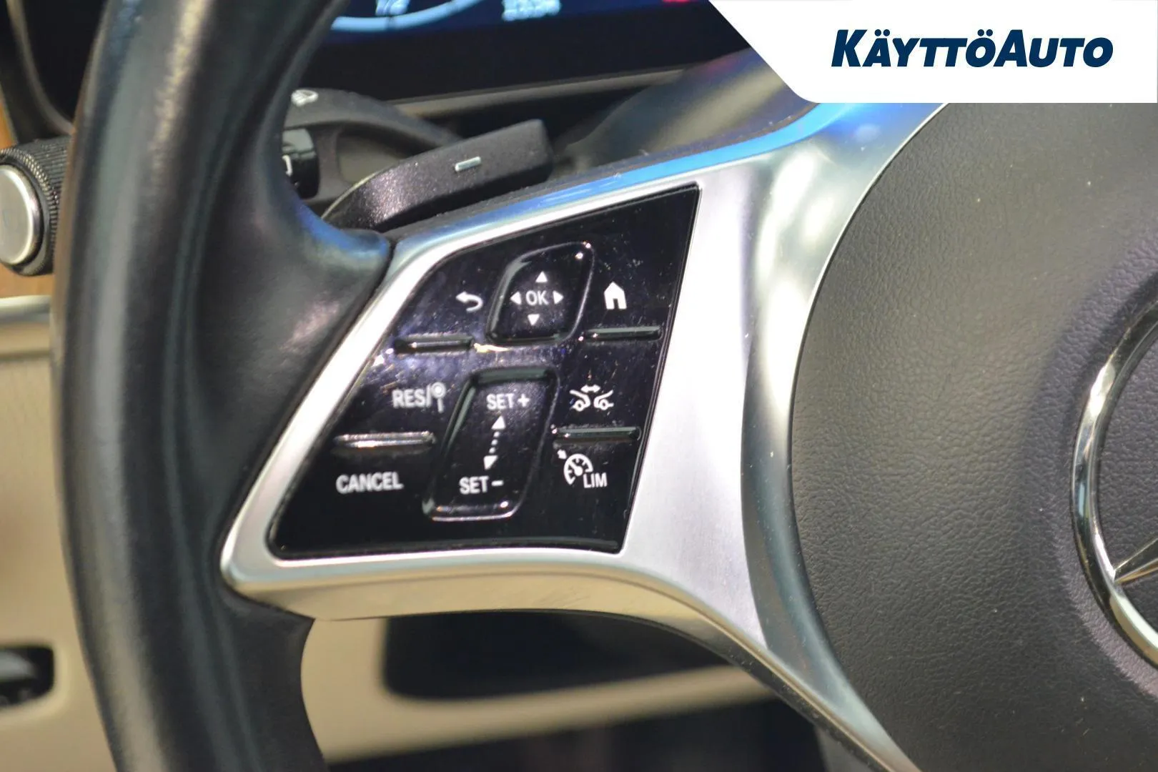 Mercedes-Benz GLC KUP-955 carousel image