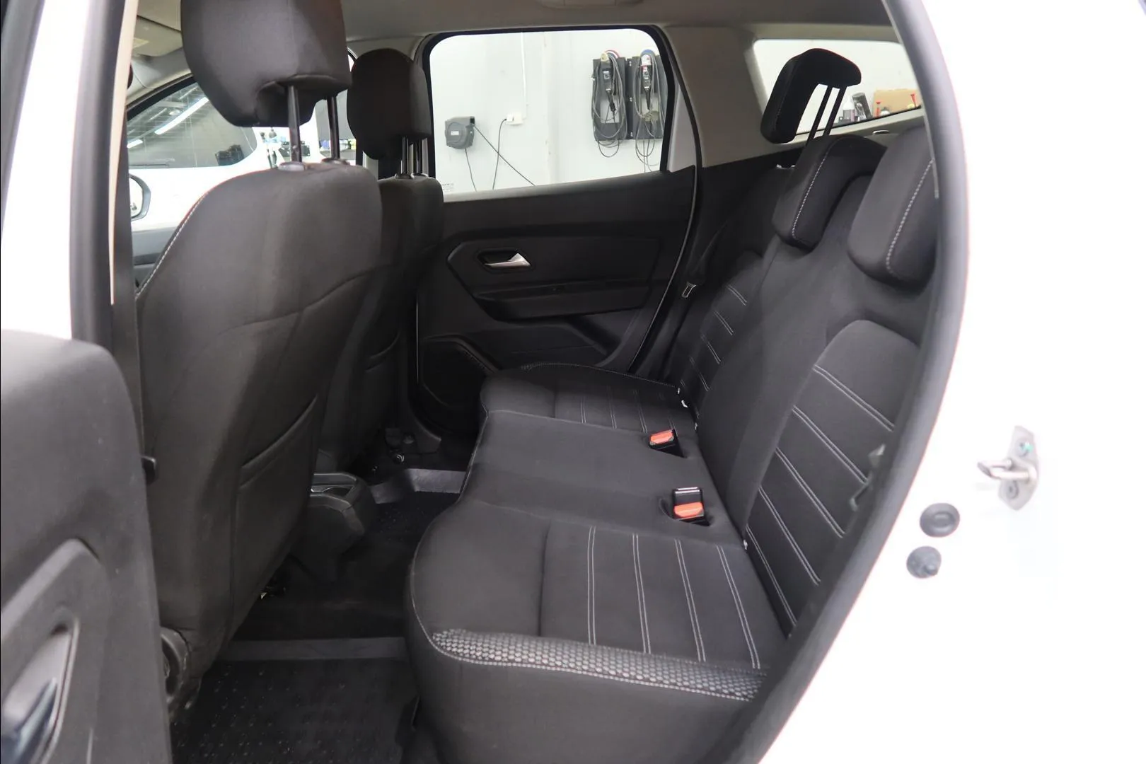 Dacia Duster CLY-128 carousel image