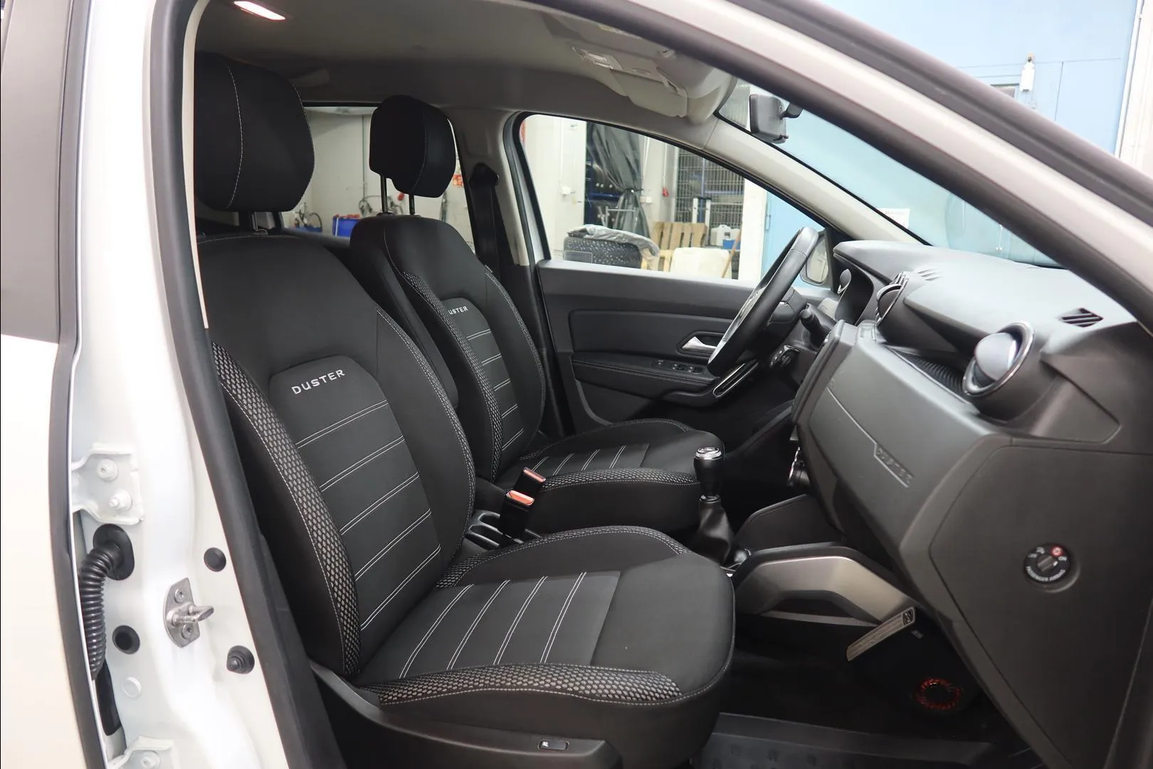 Dacia Duster CLY-128 carousel image