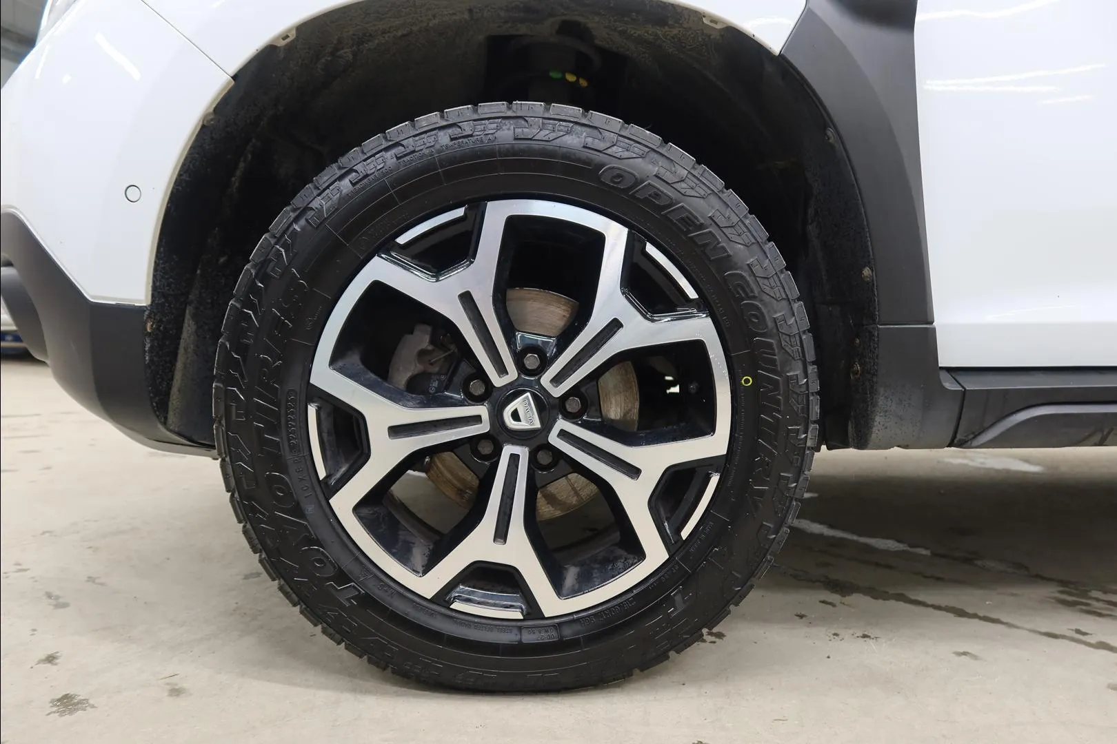 Dacia Duster CLY-128 carousel image