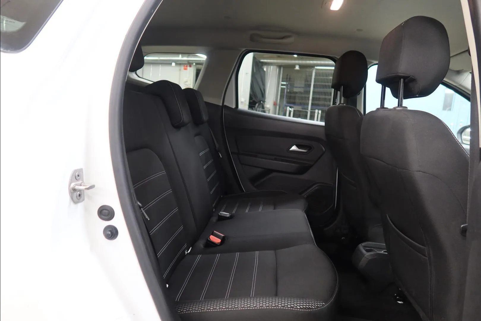 Dacia Duster CLY-128 carousel image