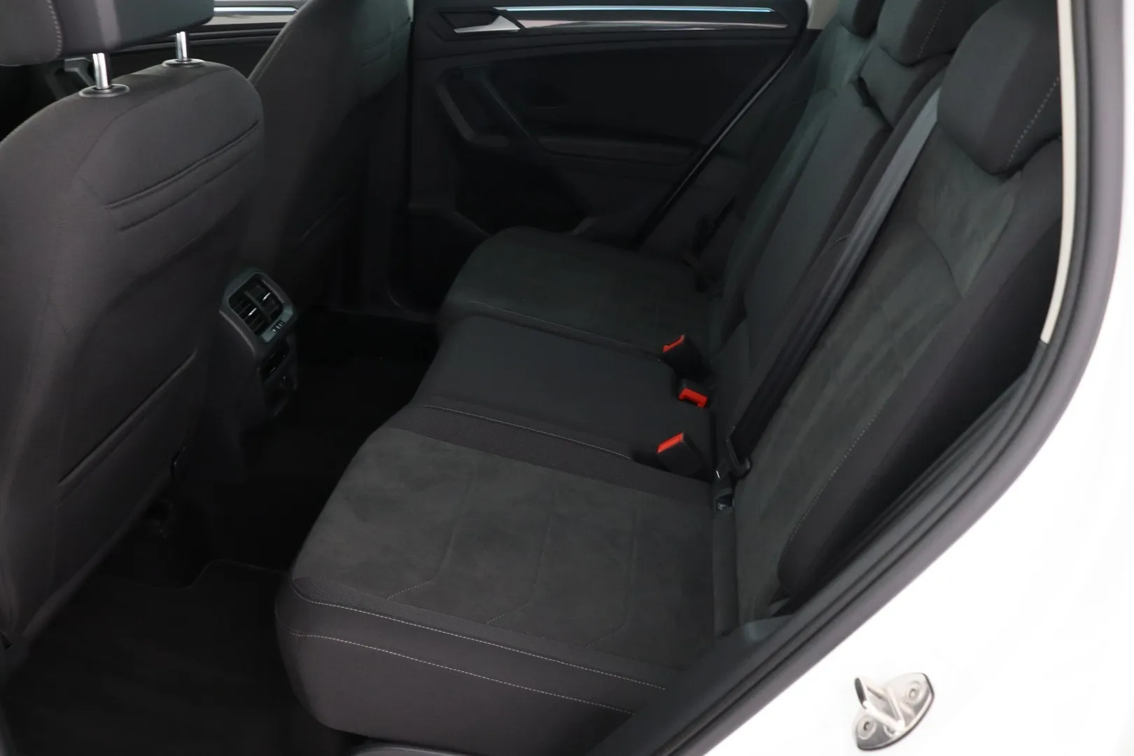 Volkswagen Tiguan FRG-985 carousel image