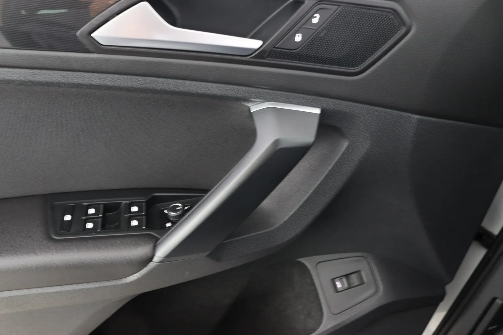 Volkswagen Tiguan FRG-985 carousel image