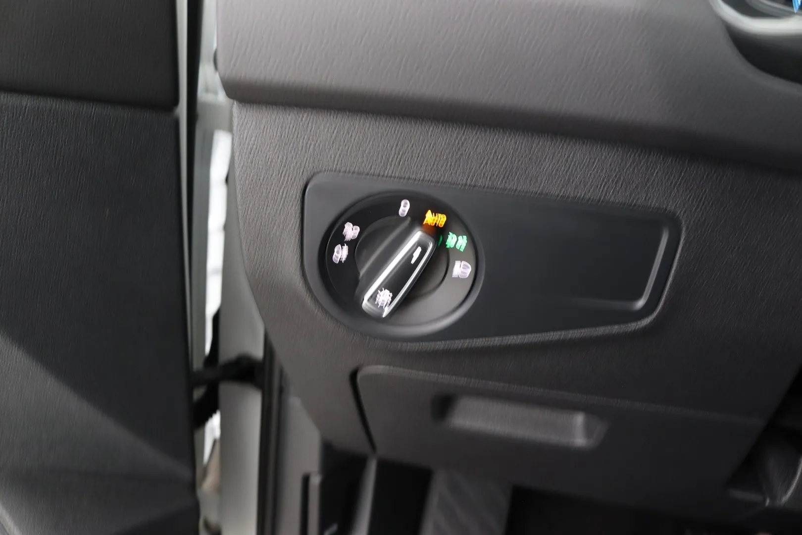 Volkswagen Tiguan FRG-985 carousel image