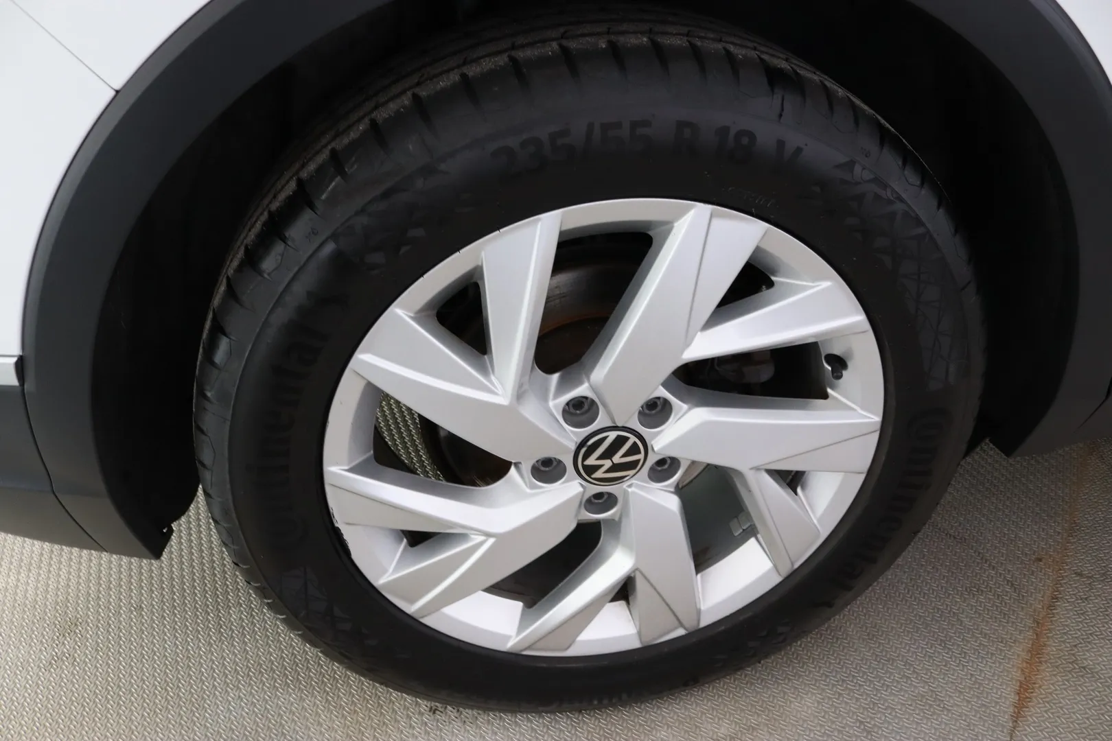 Volkswagen Tiguan FRG-985 carousel image