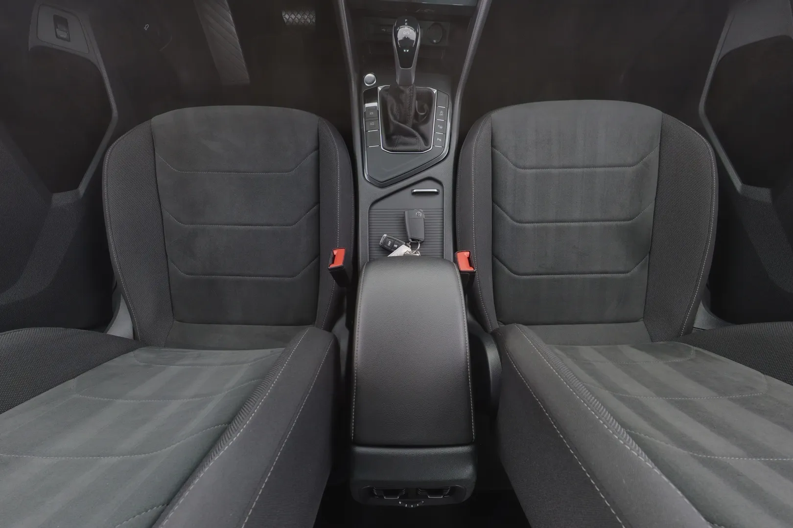 Volkswagen Tiguan FRG-985 carousel image