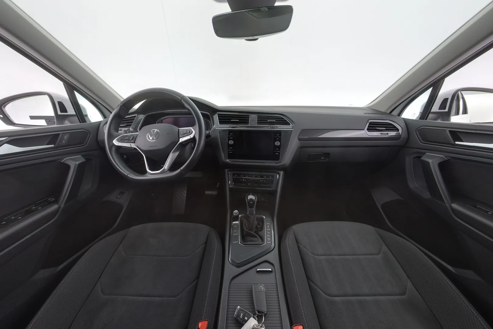 Volkswagen Tiguan FRG-985 carousel image
