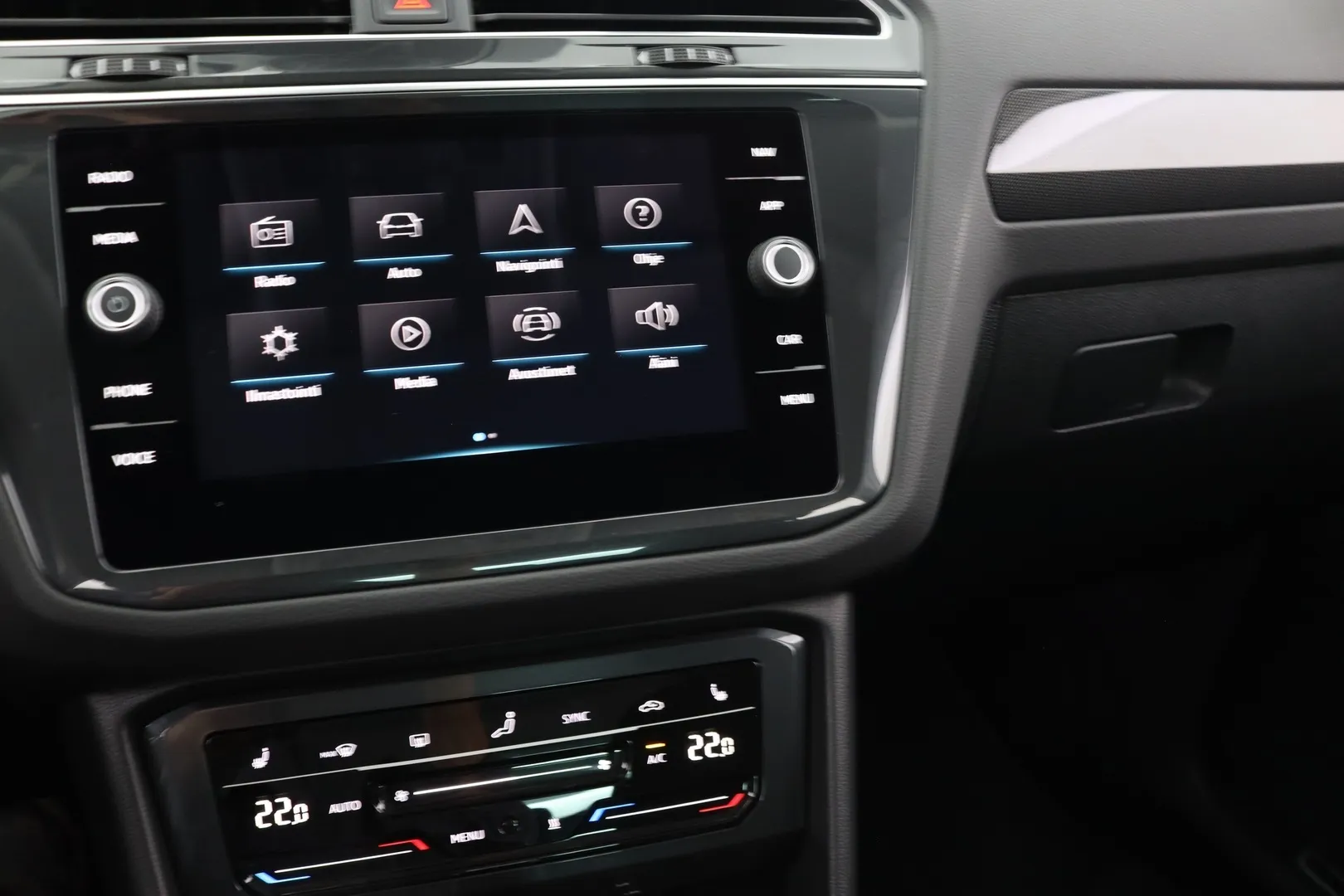 Volkswagen Tiguan FRG-985 carousel image