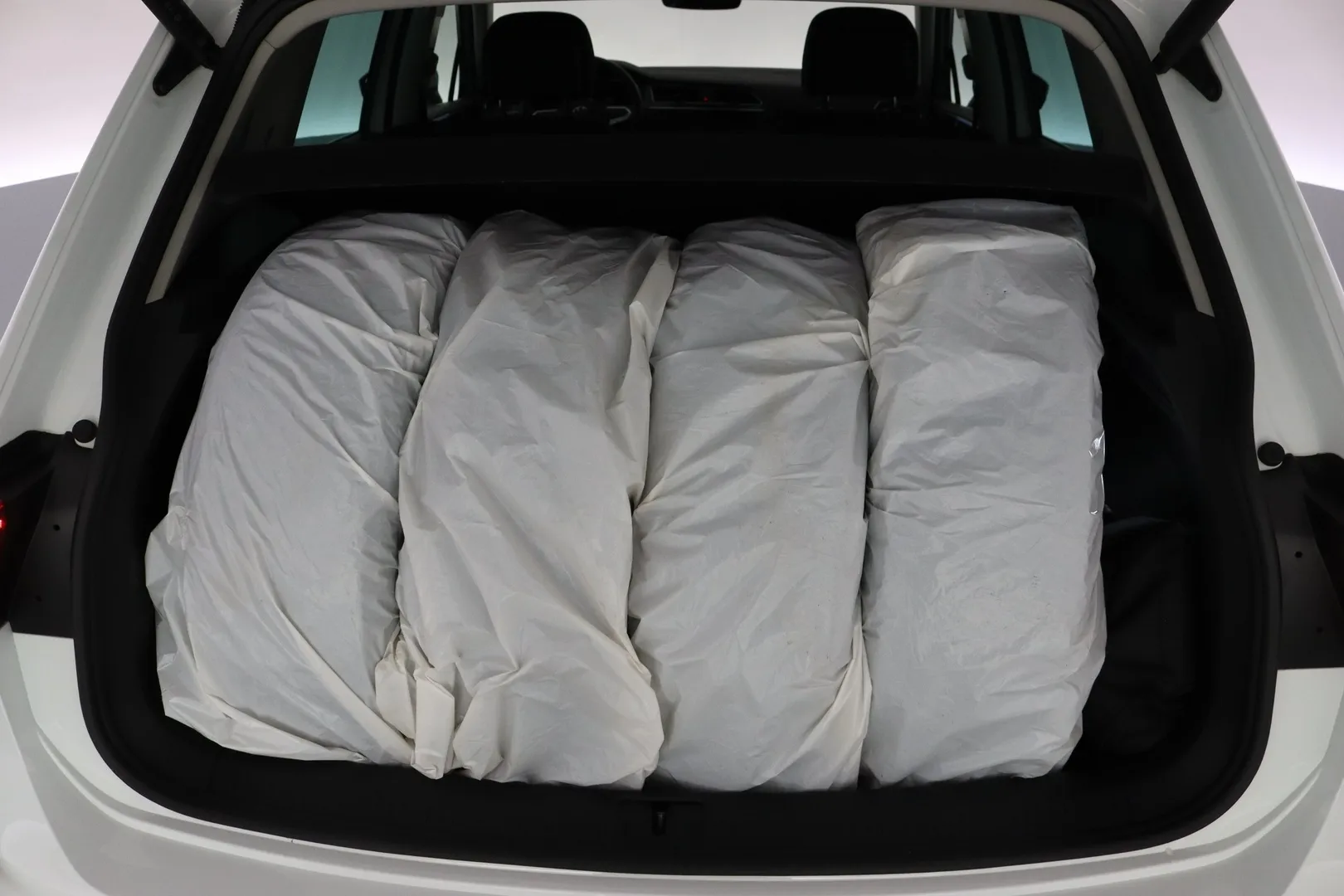 Volkswagen Tiguan FRG-985 carousel image