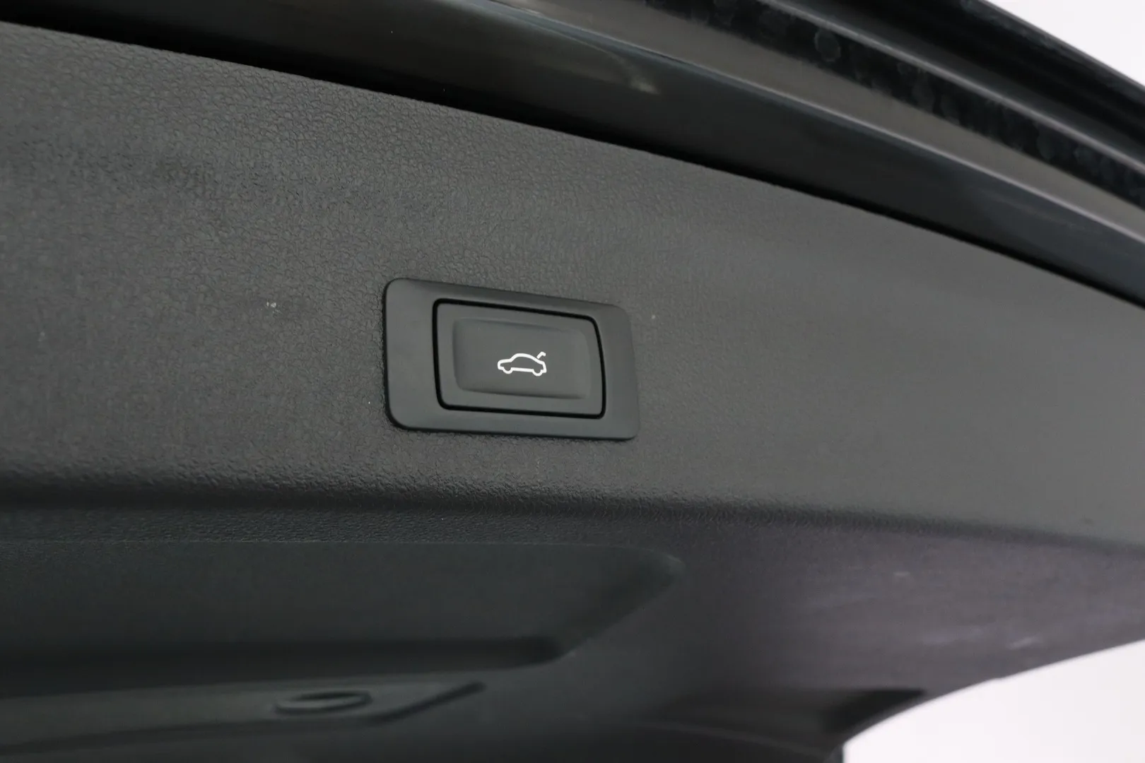 Audi A6 IRE-341 carousel image