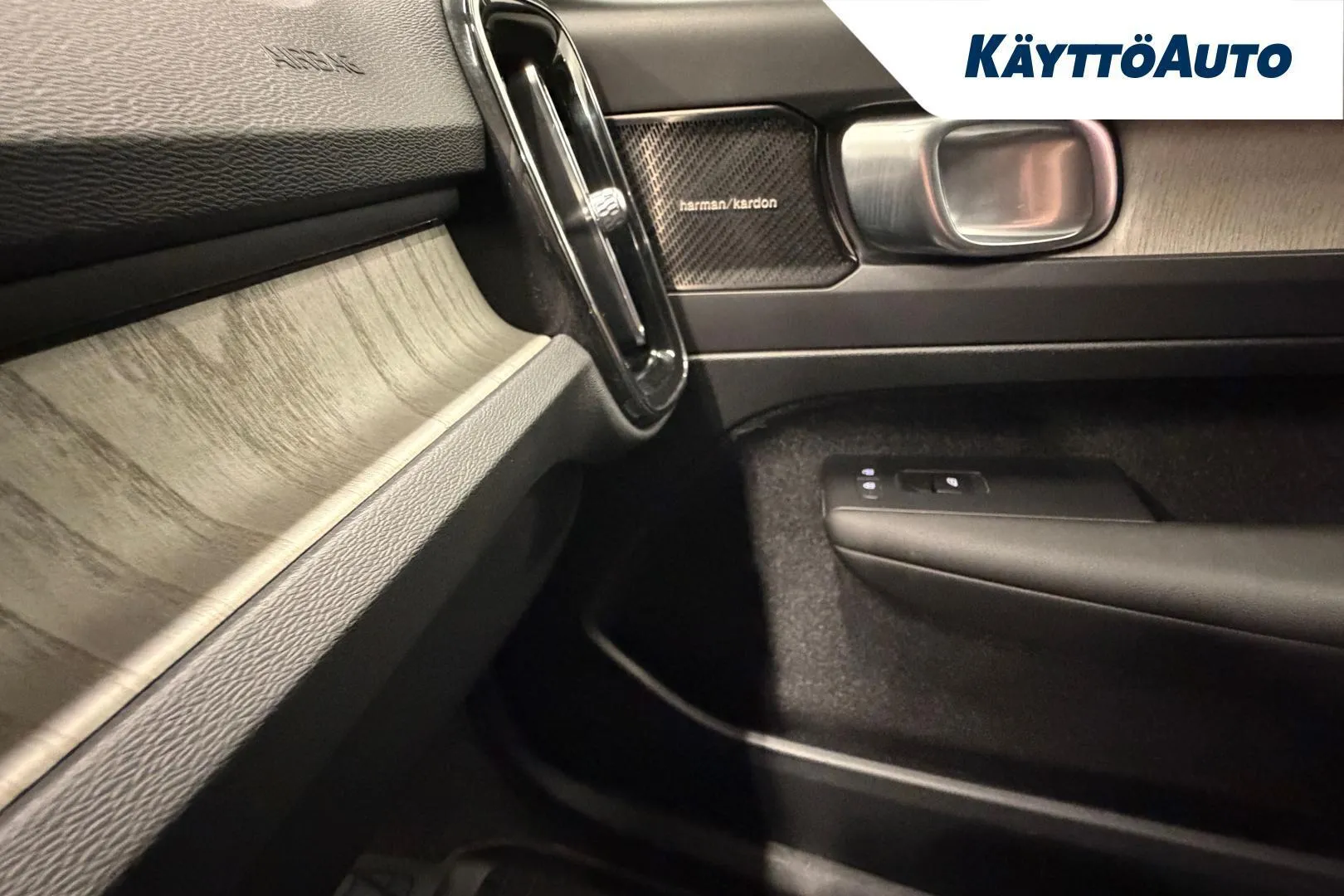 Volvo XC40 COL-236 carousel image