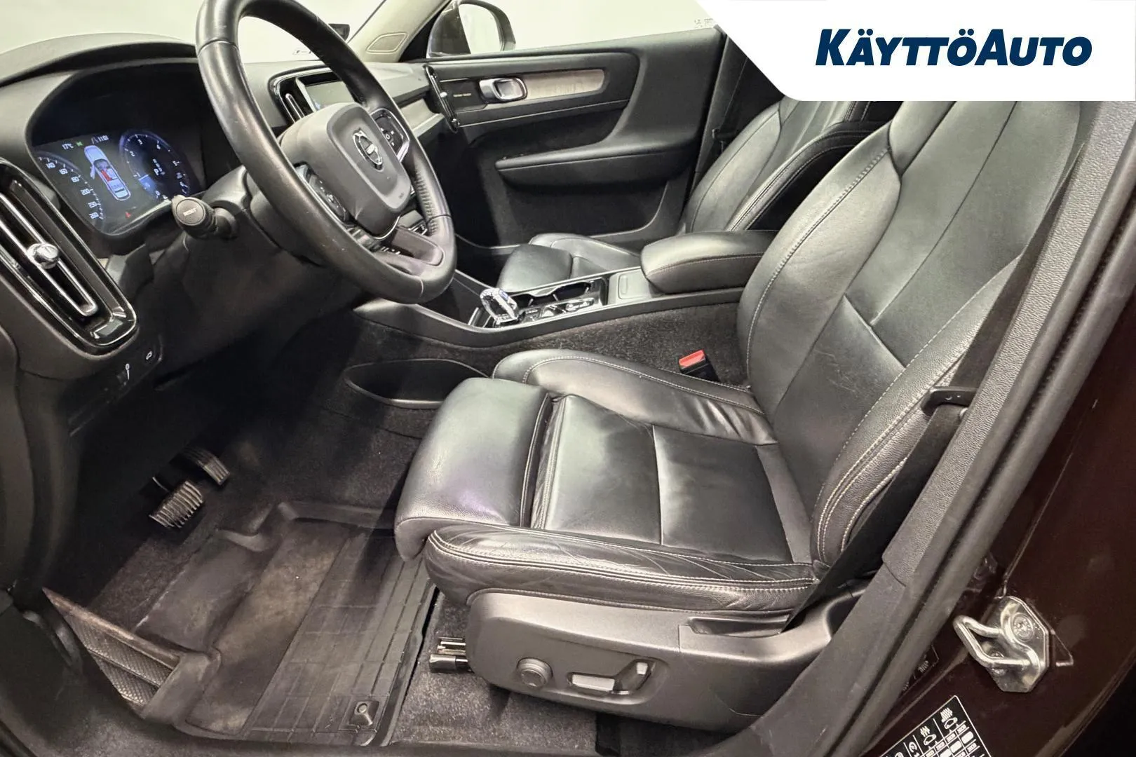 Volvo XC40 COL-236 carousel image