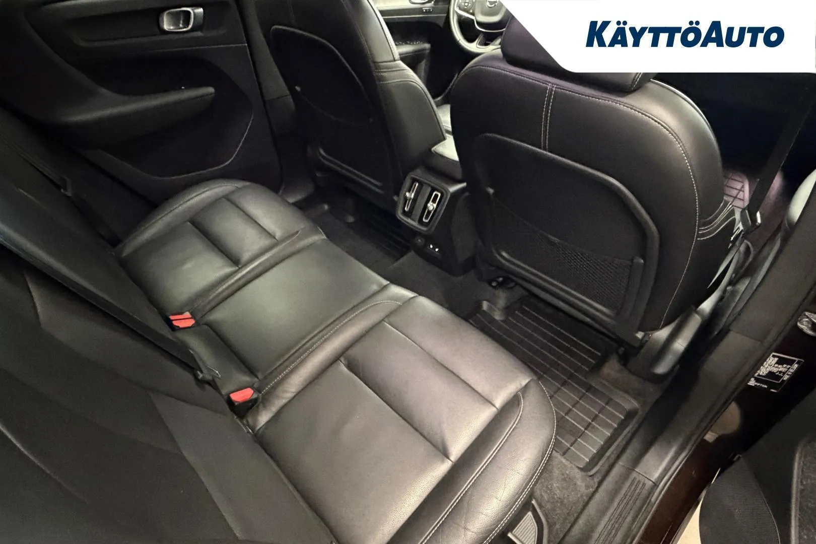 Volvo XC40 COL-236 carousel image
