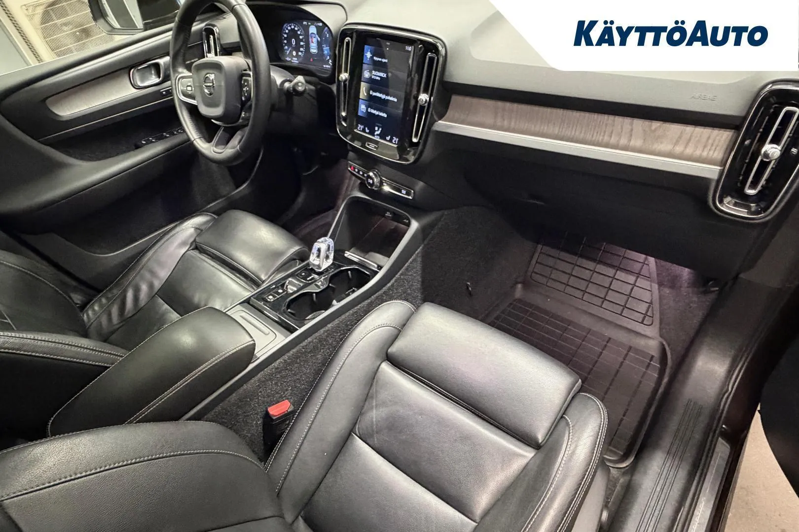 Volvo XC40 COL-236 carousel image