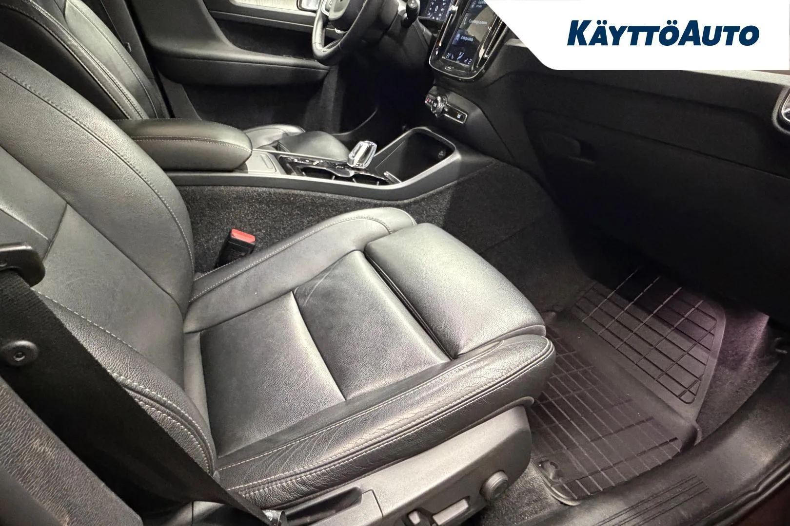 Volvo XC40 COL-236 carousel image