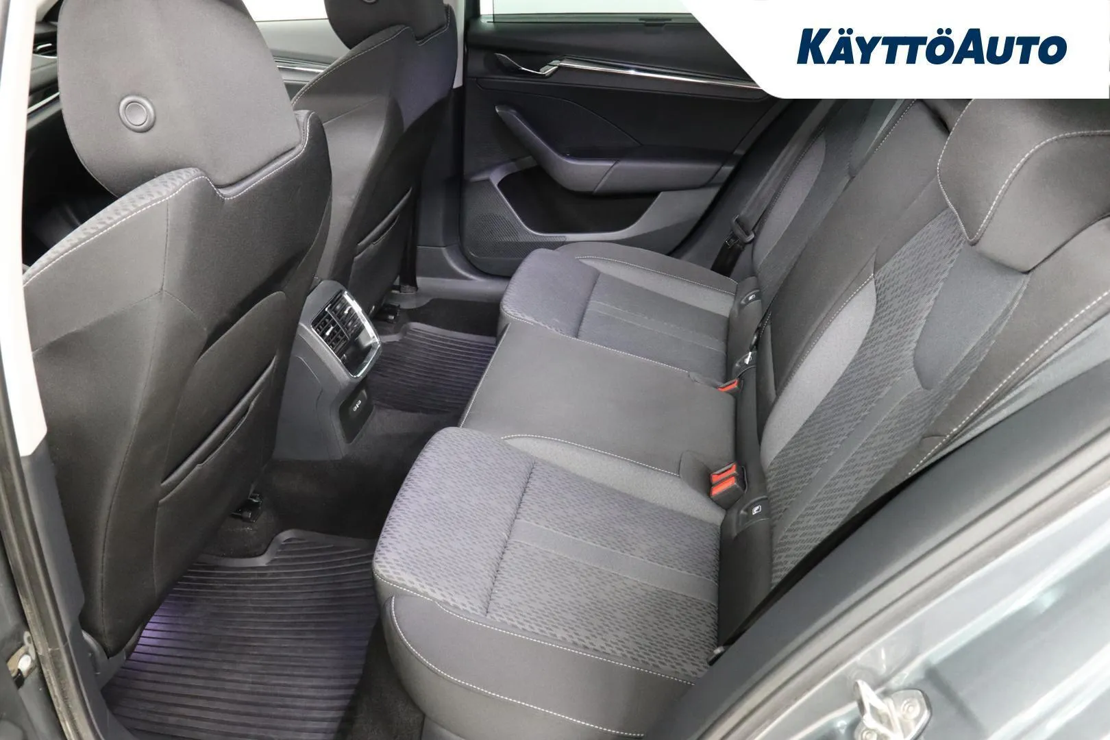 Skoda Octavia LSK-877 carousel image