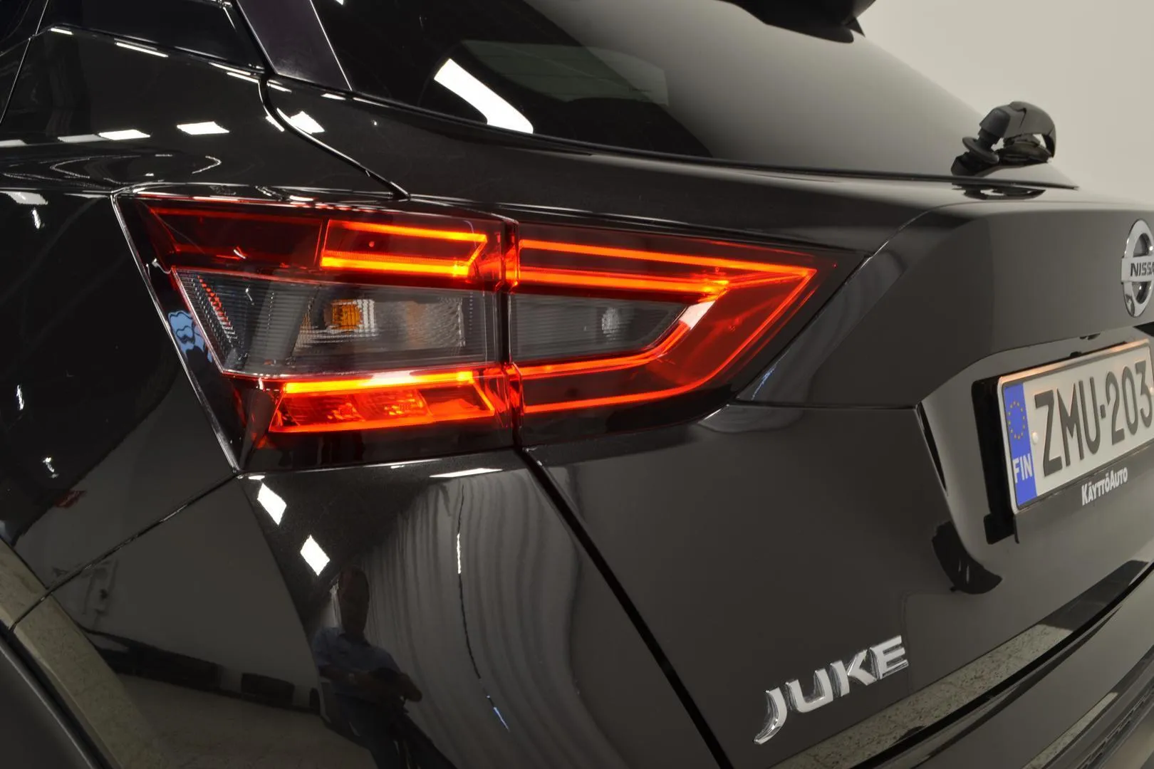 Nissan Juke ZMU-203 carousel image