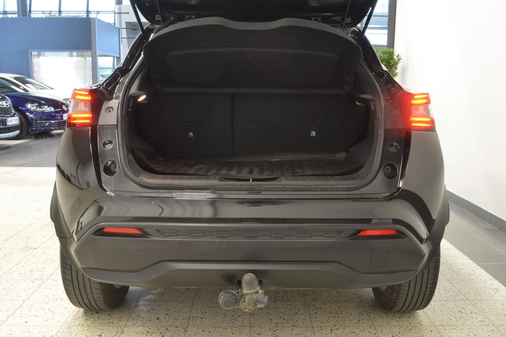 Nissan Juke ZMU-203 carousel image
