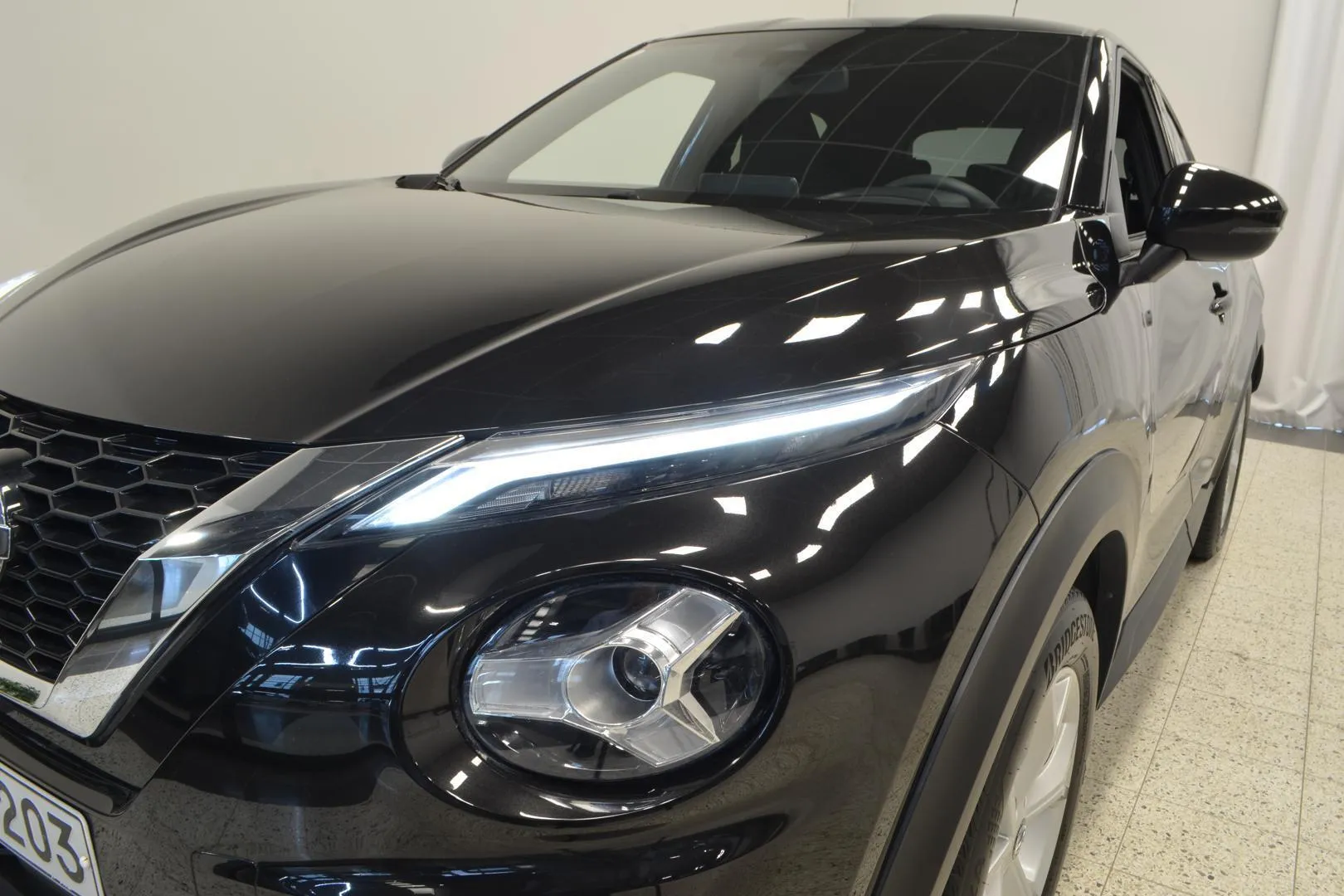 Nissan Juke ZMU-203 carousel image