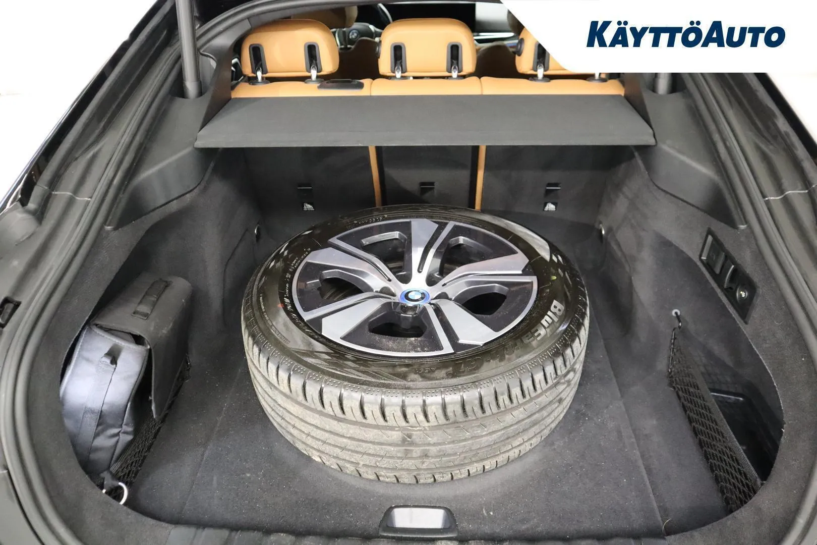 BMW i4 MON-816 carousel image