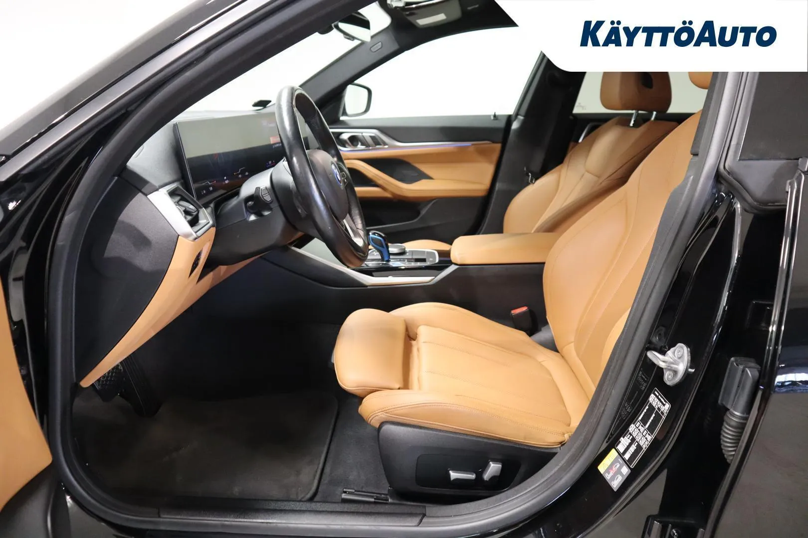 BMW i4 MON-816 carousel image