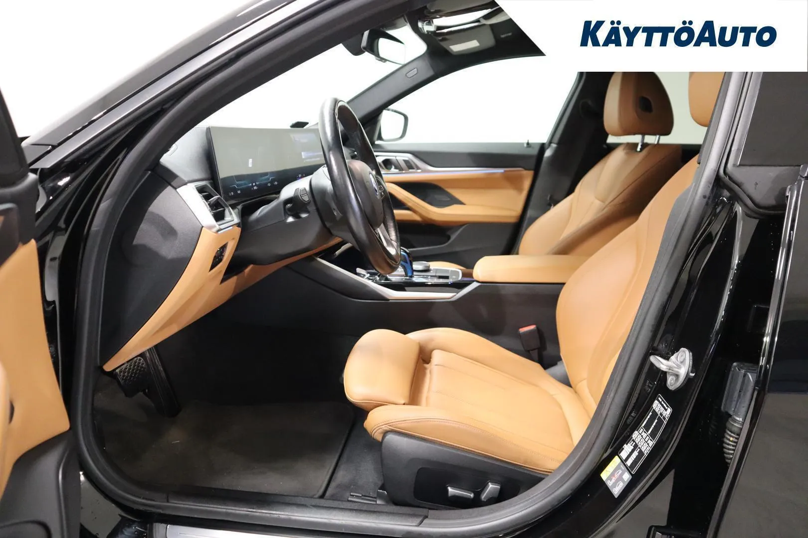 BMW i4 MON-816 carousel image