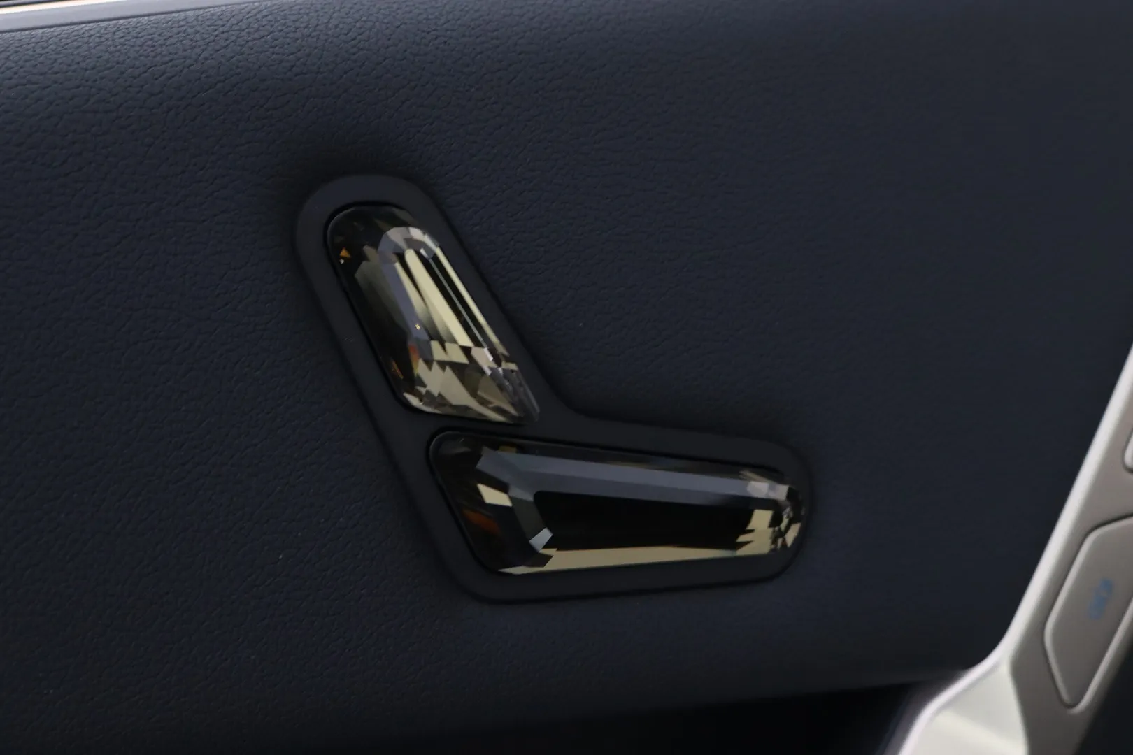 BMW iX FPB-670 carousel image