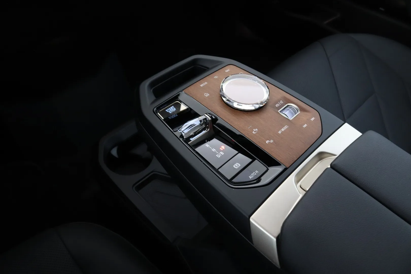 BMW iX FPB-670 carousel image