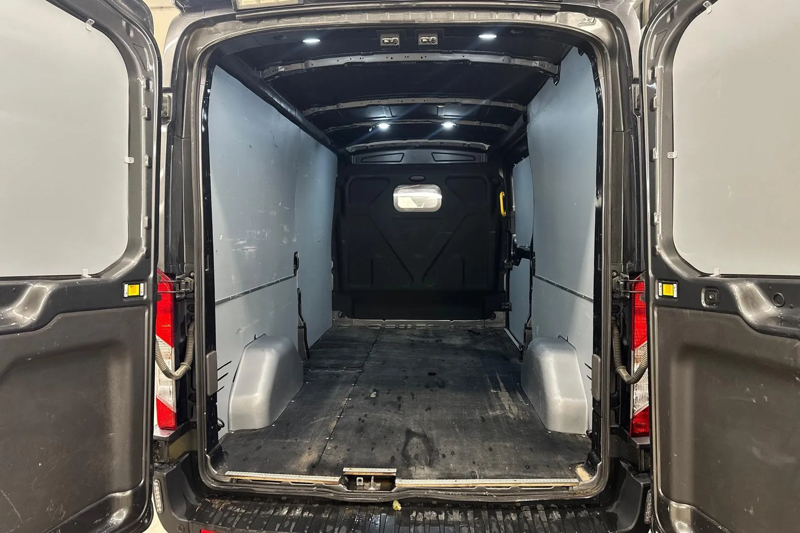 Ford Transit NNE-615 carousel image