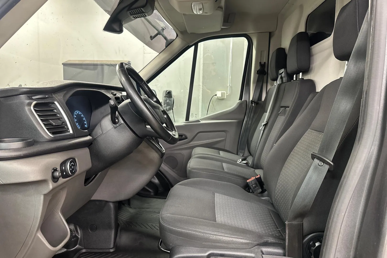 Ford Transit NNE-615 carousel image