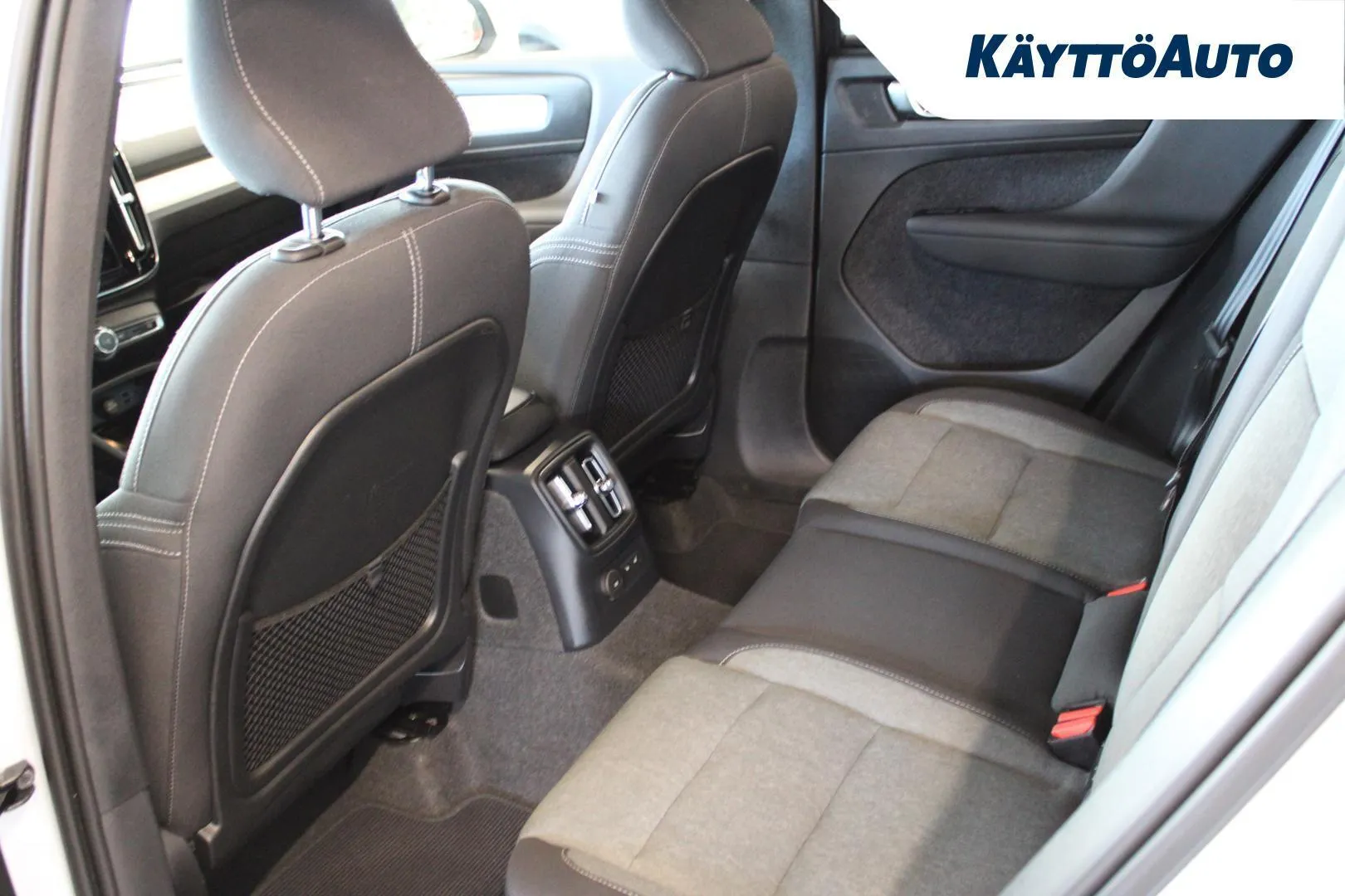 Volvo XC40 EUV-580 carousel image