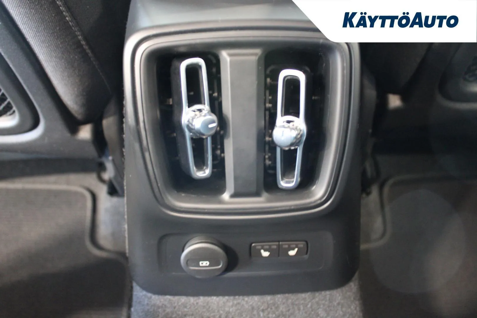 Volvo XC40 EUV-580 carousel image